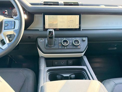 Used 2024 Land Rover Defender 110 S image 19