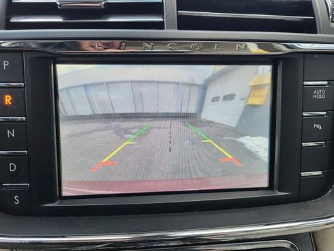 Used 2018 Lincoln Continental Select w/ Continental Climate Package image 16