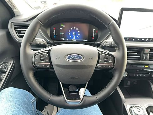 New 2025 Ford Escape SE FWD image 16