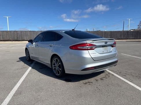 Used 2017 Ford Fusion SE w/ Equipment Group 601A image 3