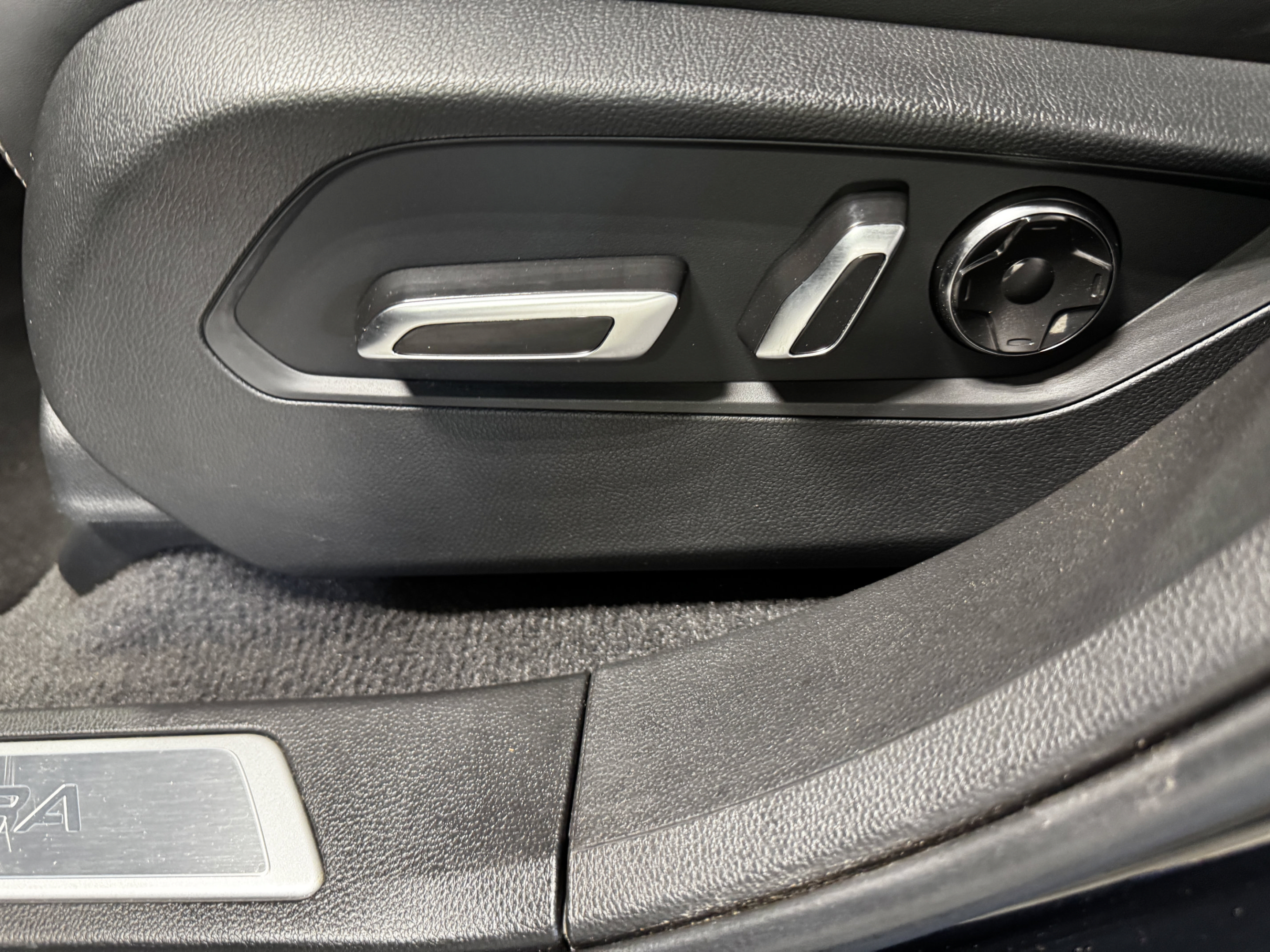 Used 2024 Acura RDX w/ Technology Package AWD/4WD image 30