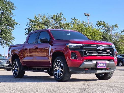 Used 2024 Chevrolet Colorado Z71 w/ Z71 Convenience Package 2 AWD/4WD image 3
