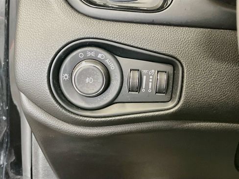 Used 2023 Jeep Renegade Altitude w/ Sun/Sound Group AWD/4WD image 10