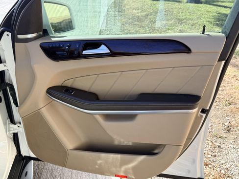 Used 2014 Mercedes-Benz GL 450 4MATIC image 28