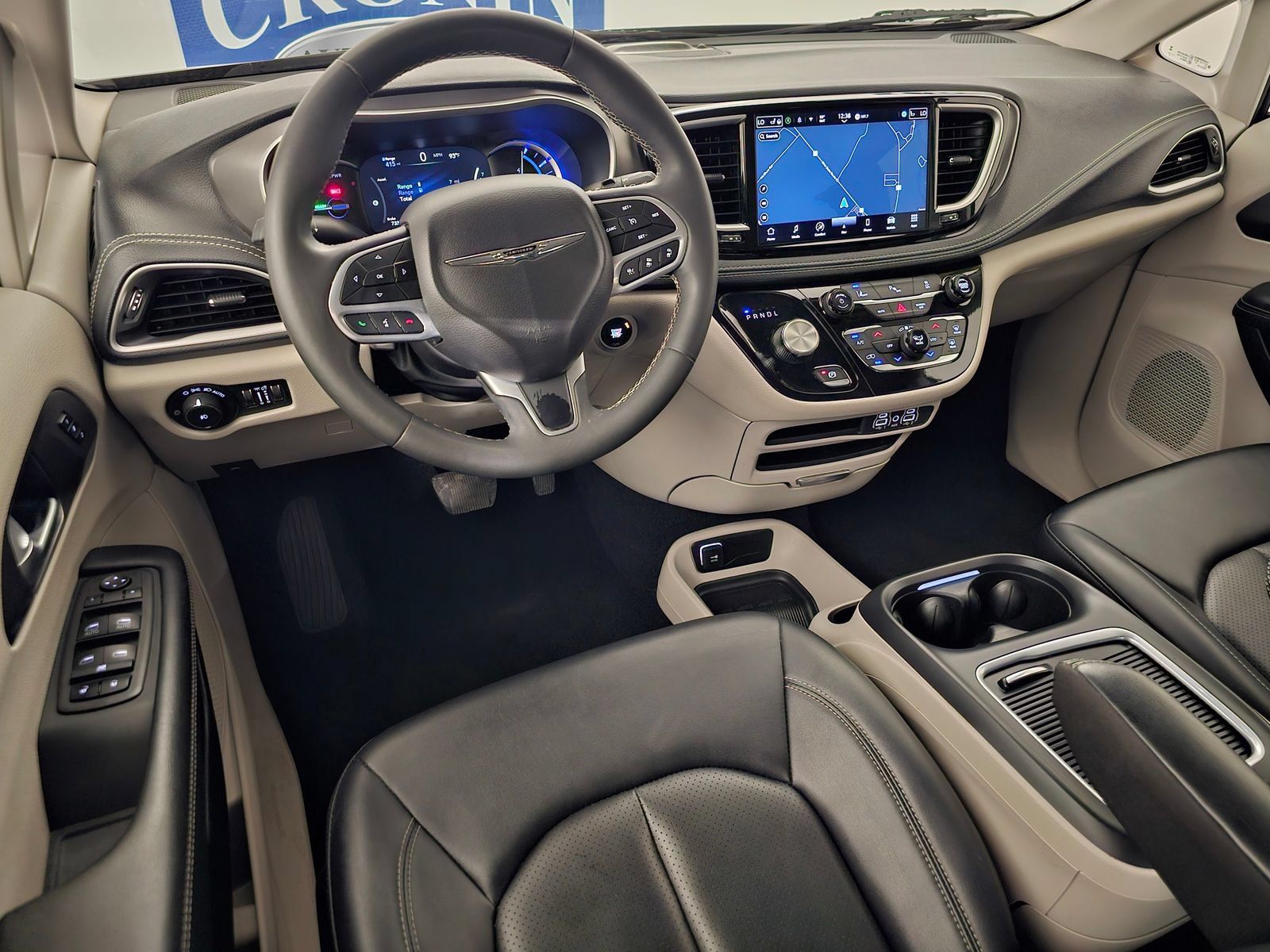 Used 2024 Chrysler Pacifica Limited FWD image 6