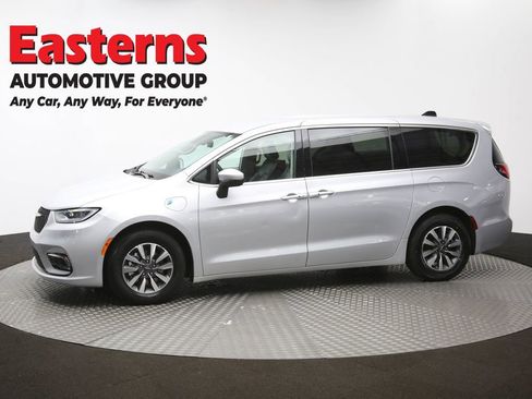 Used 2023 Chrysler Pacifica Touring-L FWD image 60