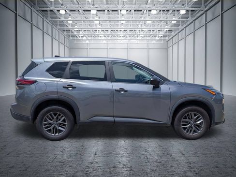 Used 2024 Nissan Rogue S FWD image 4