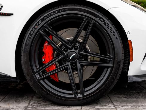 Used 2025 Aston Martin V8 Vantage Coupe image 19