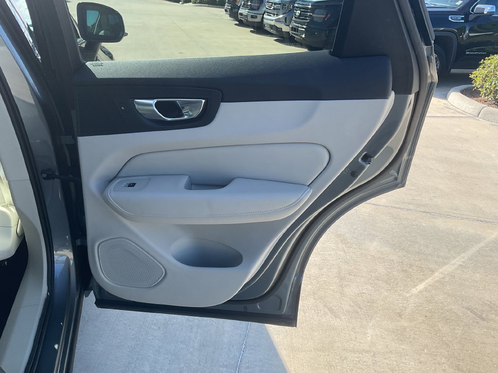 Used 2021 Volvo XC60 T5 Inscription FWD image 17