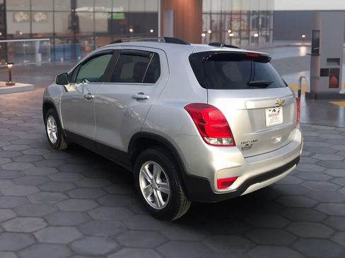 Used 2018 Chevrolet Trax LT w/ LT Convenience Package image 8