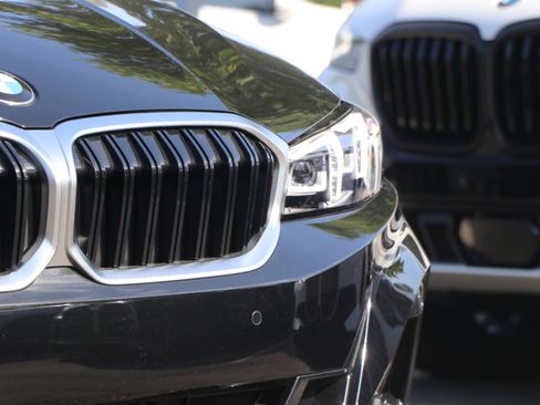 Certified 2025 BMW 330i Sedan w/ Premium Package image 6