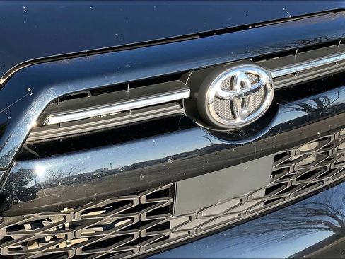 Used 2024 Toyota 4Runner SR5 Premium image 31