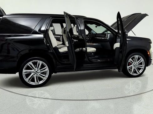Used 2025 Cadillac Escalade Sport Platinum w/ LPO, Floor Liner Package AWD/4WD image 13