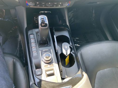 Used 2019 Maserati Levante AWD/4WD image 17