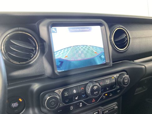Used 2021 Jeep Gladiator Overland AWD/4WD image 5