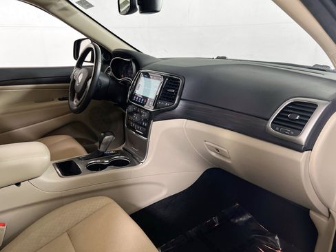 Used 2022 Jeep Grand Cherokee Laredo E w/ Security & Convenience Group image 28