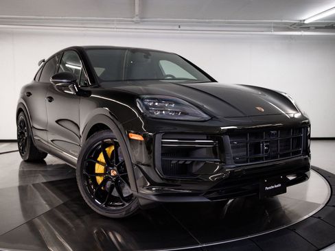 Certified 2025 Porsche Cayenne Turbo GT image 10