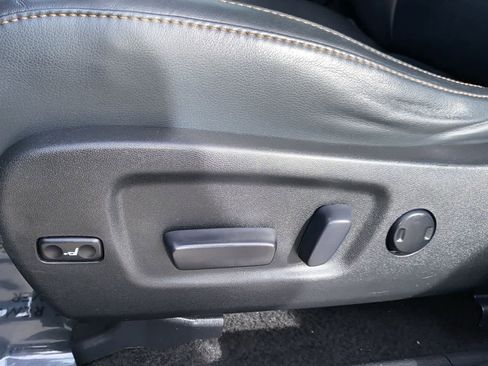 Used 2015 Toyota Highlander XLE image 16