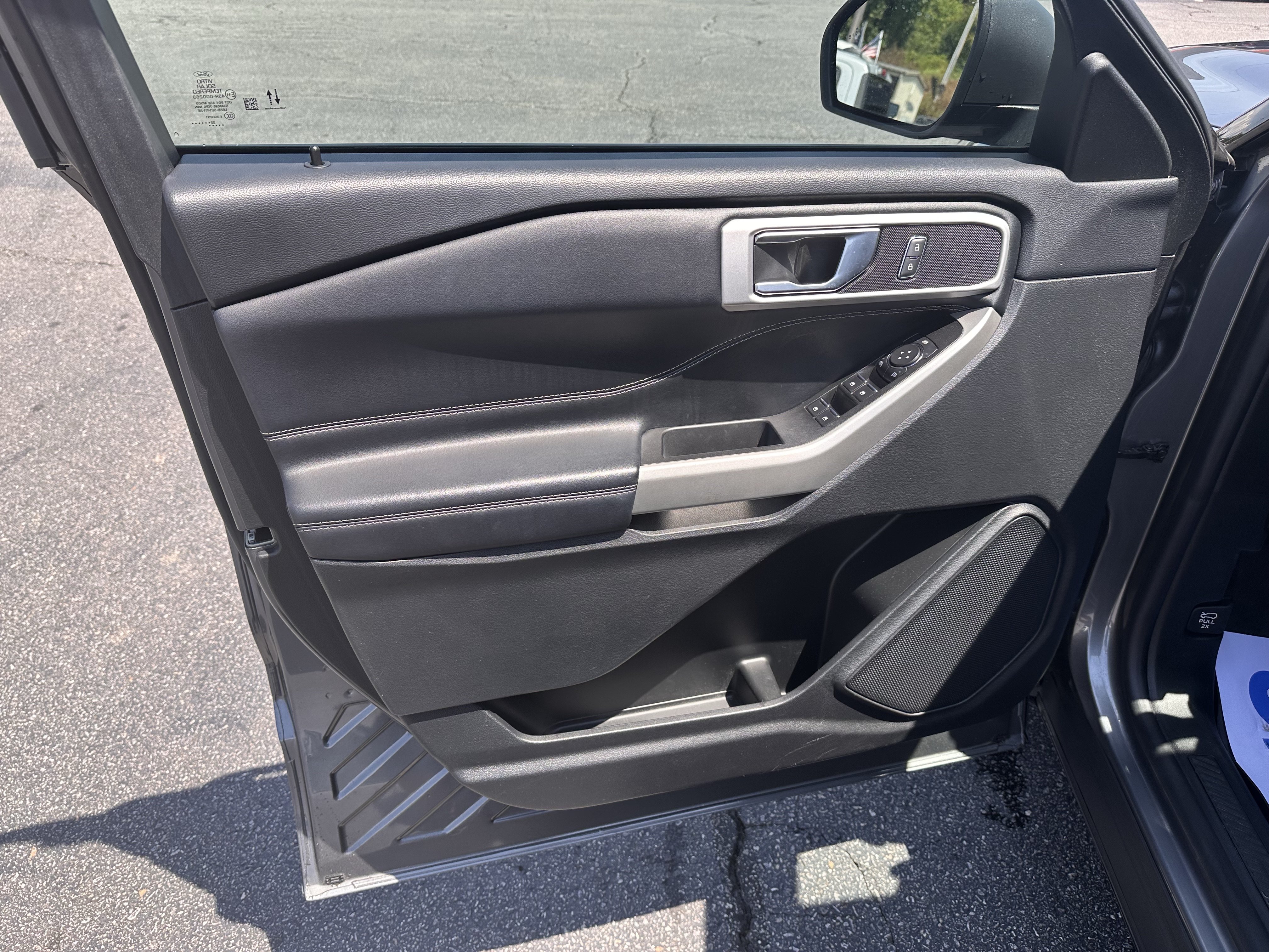 Used 2022 Ford Explorer XLT AWD/4WD image 9