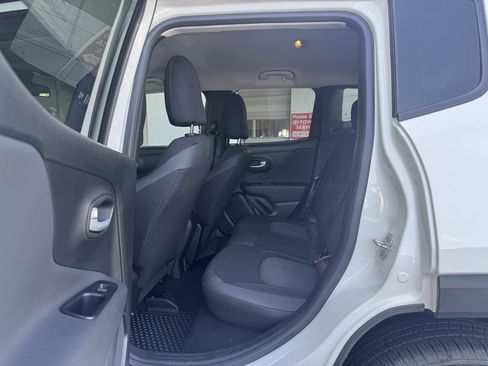 Used 2023 Jeep Renegade Latitude image 16
