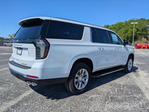 New 2026 Chevrolet Suburban Premier image 7