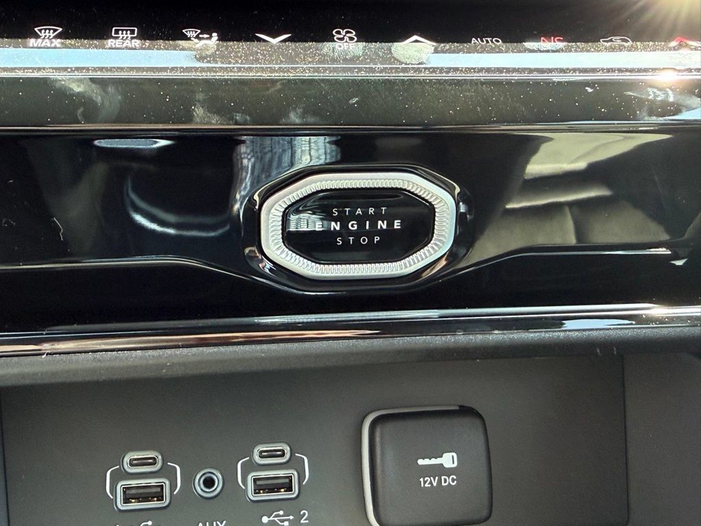 New 2026 Jeep Grand Cherokee Altitude AWD/4WD image 19