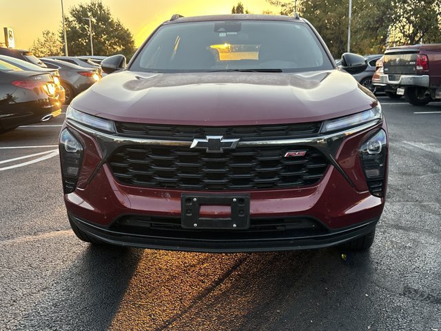 Used 2024 Chevrolet Trax RS w/ Driver Confidence Package FWD image 2