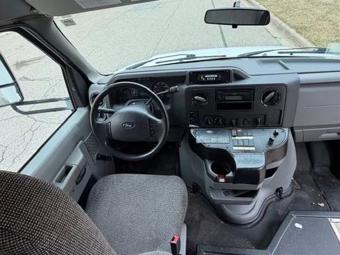 Used 2013 Ford E-350 and Econoline 350 Super Duty w/ Shuttle Bus Prep Pkg RWD image 24