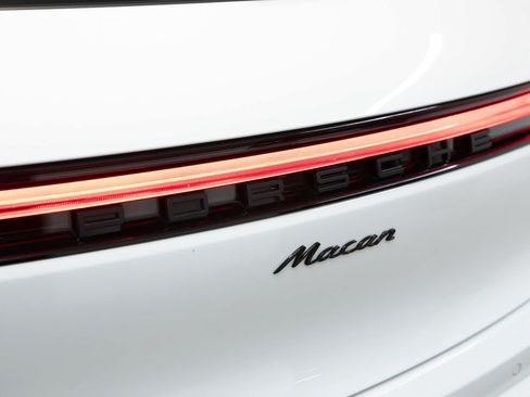 Used 2023 Porsche Macan AWD/4WD image 36