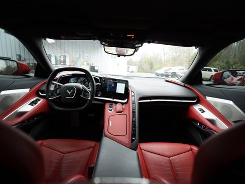 Used 2025 Chevrolet Corvette 2LT image 13