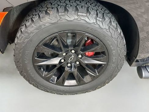 Used 2022 Chevrolet Suburban Z71 w/ Z71 Off-Road Package AWD/4WD image 35