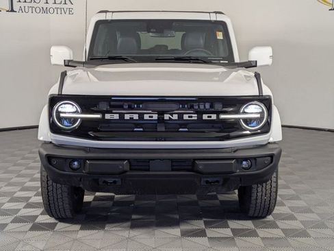 Used 2024 Ford Bronco Outer Banks image 3
