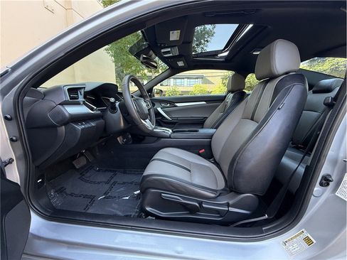 Used 2017 Honda Civic Touring image 7