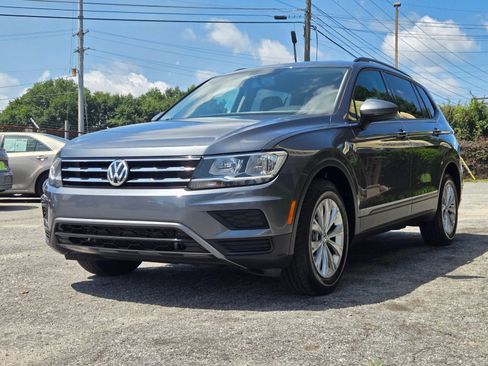 Used 2019 Volkswagen Tiguan S w/ Driver Assistance Package FWD image 2