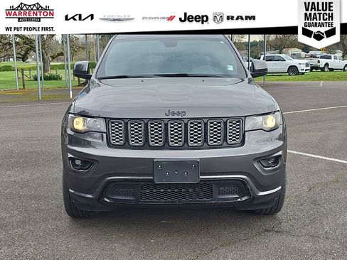 Used 2018 Jeep Grand Cherokee Altitude AWD/4WD image 11