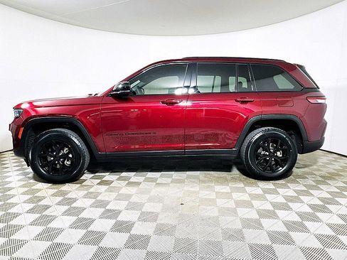Used 2024 Jeep Grand Cherokee Altitude AWD/4WD image 7