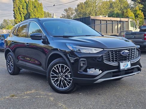 New 2025 Ford Escape Base w/ Class II Trailer Tow Package image 1