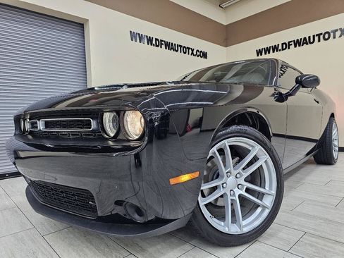Used 2021 Dodge Challenger SXT RWD image 1