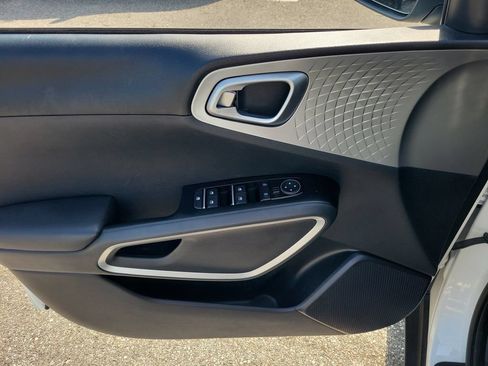 Used 2020 Kia Soul LX FWD image 11