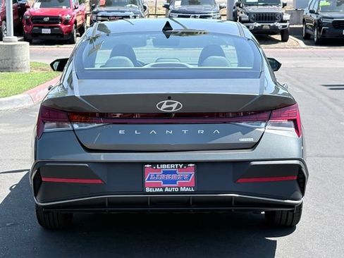 Used 2025 Hyundai Elantra Hybrid FWD image 6