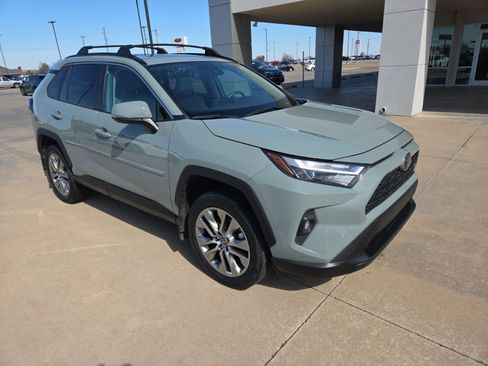 Used 2023 Toyota RAV4 XLE Premium image 3