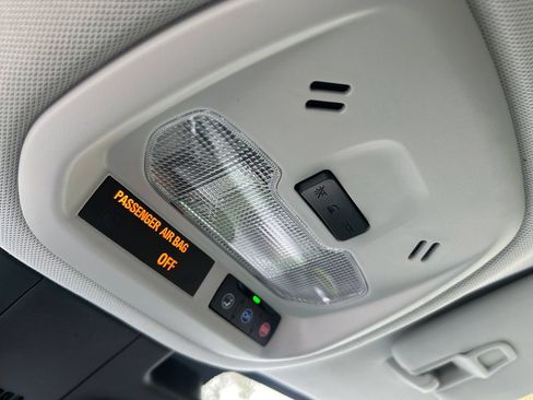 Used 2024 Chevrolet Trax LT w/ LT Convenience Package FWD image 30