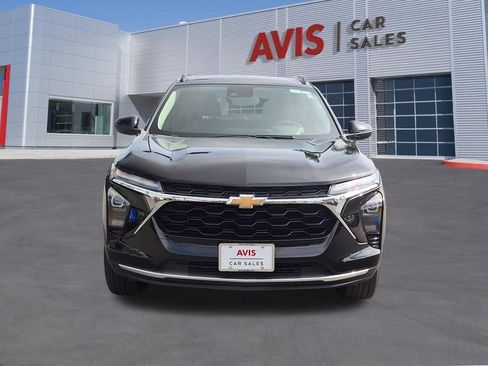 Used 2025 Chevrolet Trax LT w/ LT Convenience Package FWD image 2
