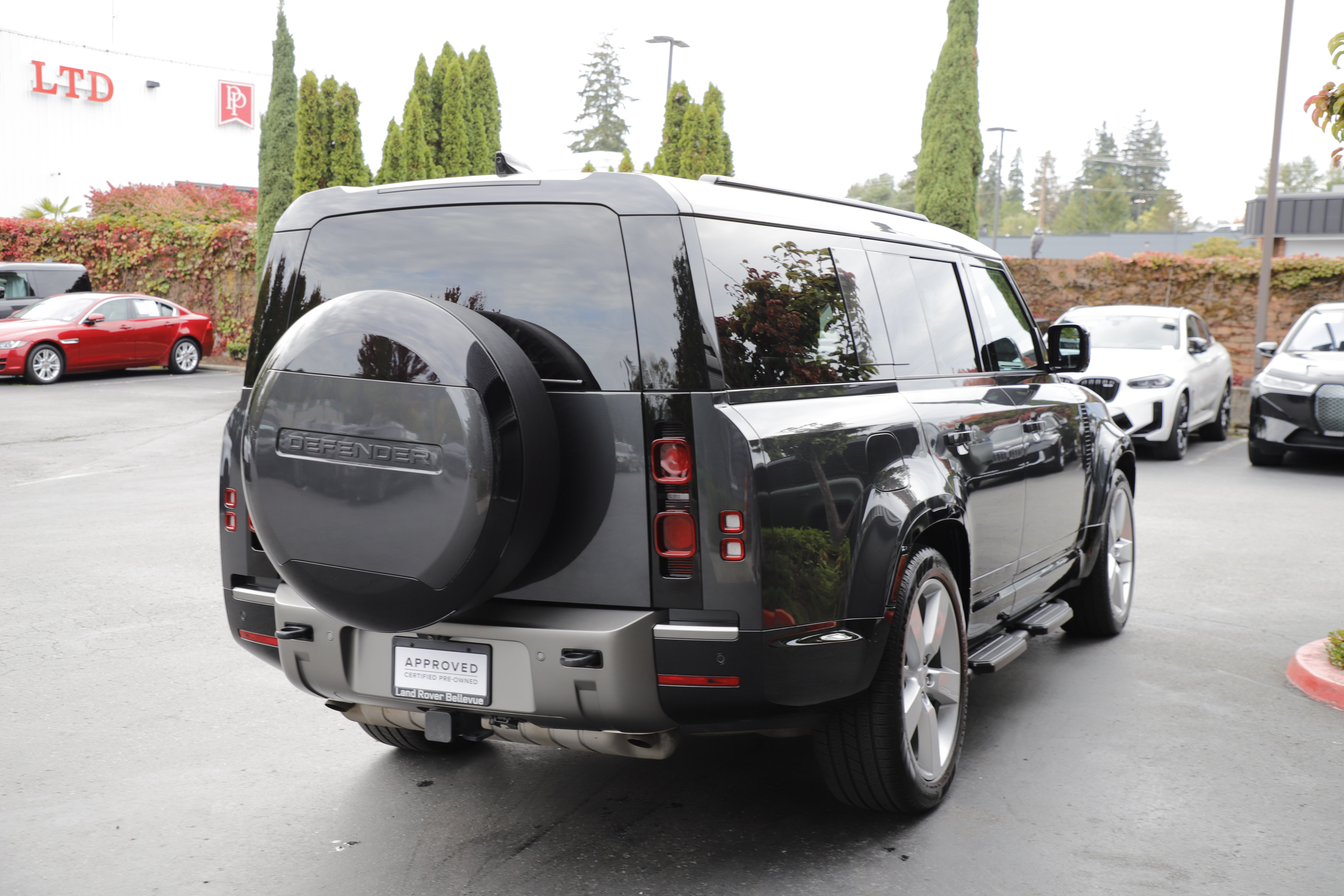 Certified 2025 Land Rover Defender 130 X-Dynamic SE AWD/4WD image 10