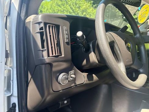 Used 2021 Chevrolet Express 2500 Extended image 16