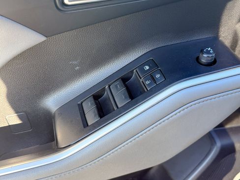 Used 2021 Toyota Highlander XLE image 16