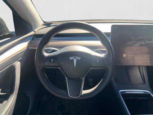 Used 2023 Tesla Model Y Long Range image 13