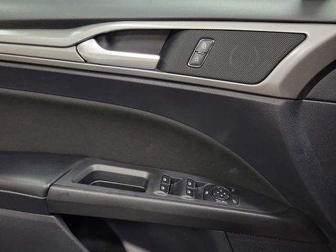 Used 2020 Ford Fusion SE FWD image 18