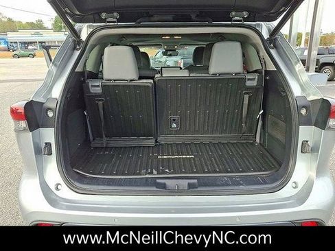 Used 2023 Toyota Highlander L image 29