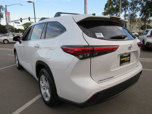 Certified 2023 Toyota Highlander L image 8